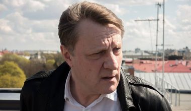 Νεκρός σε ηλικία 69 ετών ο Ρώσος δημοσιογράφος που αποκάλυψε τη σχέση Πούτιν – Καμπάεβα