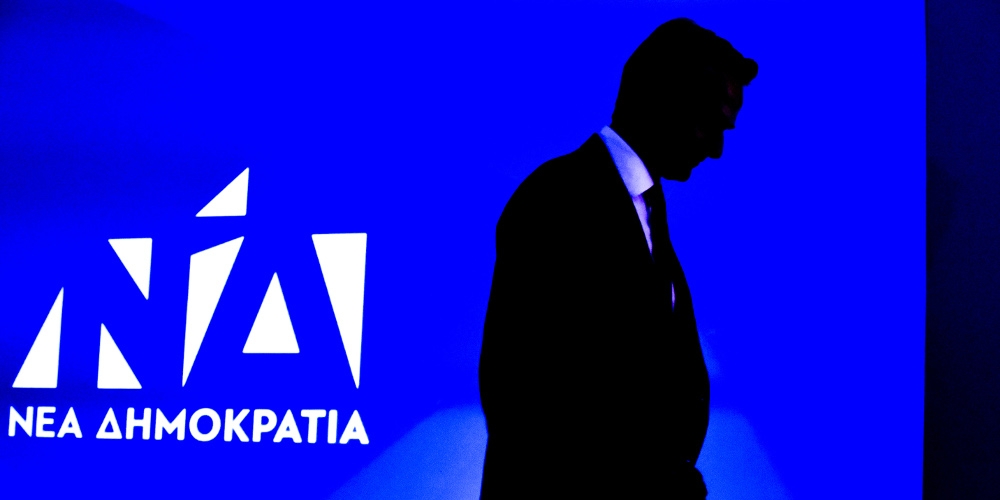 Η οργή για το «posokanei» και η απειλή του «καναπέ»: Γιατί κλυδωνίζεται η Νέα Δημοκρατία