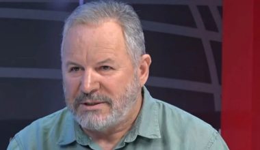 Χάρης Αθανασιάδης: Με φράση του Γουόρεν Μπάφετ εξήγησε πώς η ΕΛΑΣ στοχεύει να φορολογήσει τον πλούτο