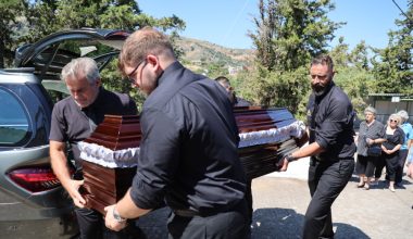 Κρήτη: Σε κλίμα οδύνης το τελευταίο «αντίο» στην 45χρονη Σταυρούλα που δολοφονήθηκε από τον 43χρονο Σκοπιανό