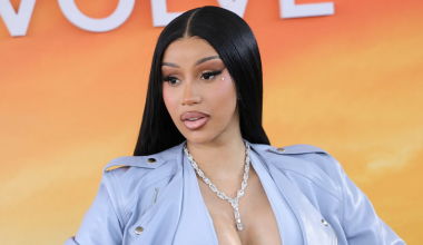 Cardi B: «Είμαι άφραγκη, όλα αυτά είναι ψευδαίσθηση» – Το βίντεο με τις πανάκριβες Chanel που προκάλεσε αντιδράσεις