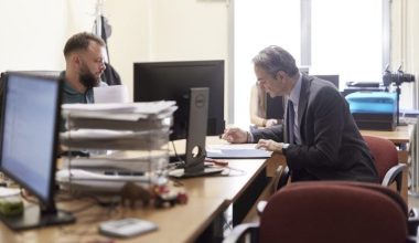 Ακόμα και την έκδοση νέας ταυτότητας ο Κ.Μητσοτάκης την έκανε… σόου: «Πότε θα είναι έτοιμη;» – «Σε μία εβδομάδα»