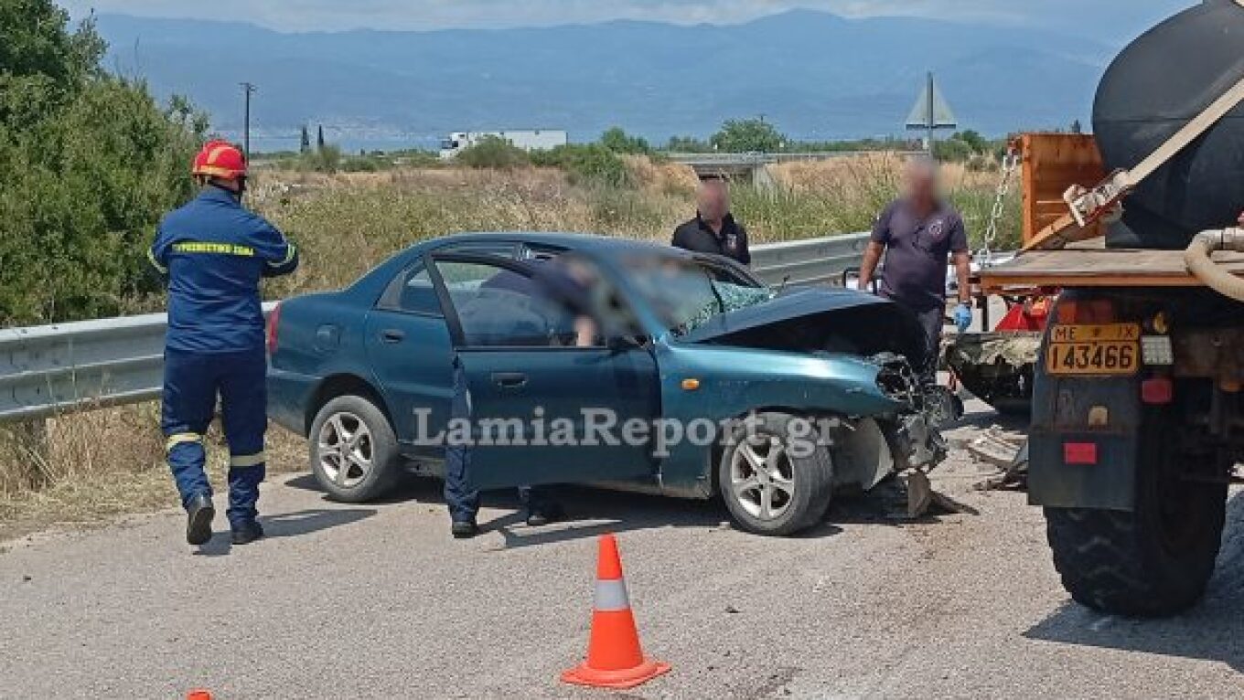 Φονικό τροχαίο στη Φθιώτιδα: Aυτοκίνητο έγινε σμπαράλια μετά από σύγκρουση με φορτηγό – Νεκρός ο οδηγός του (φωτο)