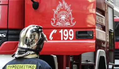 Φωτιά στον Ασπρόπυργο: Καίει σε χαμηλή βλάστηση μέσα στο Στρατόπεδο Ξηρογιάννη