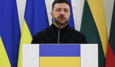 Κλιμάκωση στις σχέσεις Πολωνίας – Ουκρανίας: «Καμία υποχώρηση» λέει η Βαρσοβία – Ο Ζελένσκι ακύρωσε ταξίδι στη χώρα