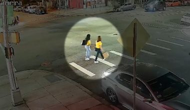 Βίντεο: Η στιγμή που αυτοκίνητο παρασύρει και εγκαταλείπει δύο γυναίκες στο Νιούαρκ των ΗΠΑ