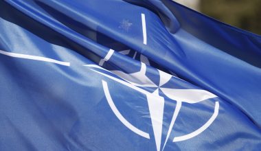 Το ΝΑΤΟ «έκοψε» δεκάδες Τούρκους δημοσιογράφους: «Έγινε σε συνεργασία με την κυβέρνηση»