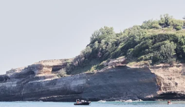 Τραγωδία στη Γαλλία: Κατολίσθηση σε ακτή του Μπιαρίτζ – Νεκρή δύτρια, αγνοείται ακόμη ένα άτομο