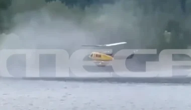Σοκ στο Μέτσοβο: Βίντεο καταγράφει τη συντριβή πυροσβεστικού ελικοπτέρου – Κολύμπησαν για να σωθούν(βίντεο)