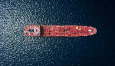 Ομάν: Δεξαμενόπλοιο κτυπήθηκε από άγνωστο βλήμα – Προκλήθηκαν ζημιές