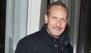 Β.Κούκουρας: «Ακόμη δεν έχει τελειώσει το να με φωνάζουν “Μάνθο Φουστάνο” στον δρόμο»
