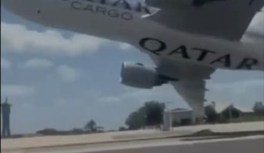 Τρόμος στο Τέξας: Έρευνα για Boeing 777 που πέταξε επικίνδυνα χαμηλά πάνω από αεροδρόμιο (βίντεο)