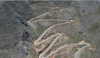 Ο δρόμος της Κρήτης που κόβει την ανάσα: Εντυπωσιακές εικόνες και επικίνδυνες στροφές (βίντεο)