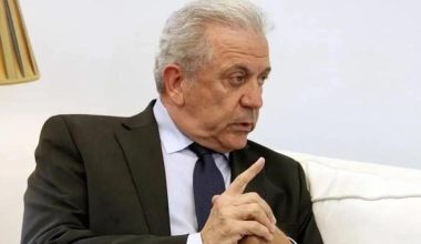 Υπόθεση Δ.Αβραμόπουλου: 2-3 μήνες είχε το ένταλμα σύλληψης στο συρτάρι ο Μ.Χρυσοχοΐδης και όχι 2-3 μέρες!