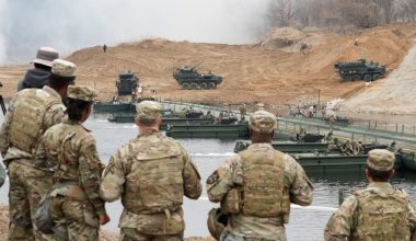 Οι ΗΠΑ επανεξετάζουν τηστρατιωτική τους παρουσία στη Μέση Ανατολή μετά τα ιρανικά πλήγματα