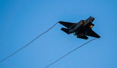 Το Ιράν καταγγέλλει πως ισραηλινά αεροσκάφη πετούν κοντά στα σύνορά του: Απειλεί με απάντηση!