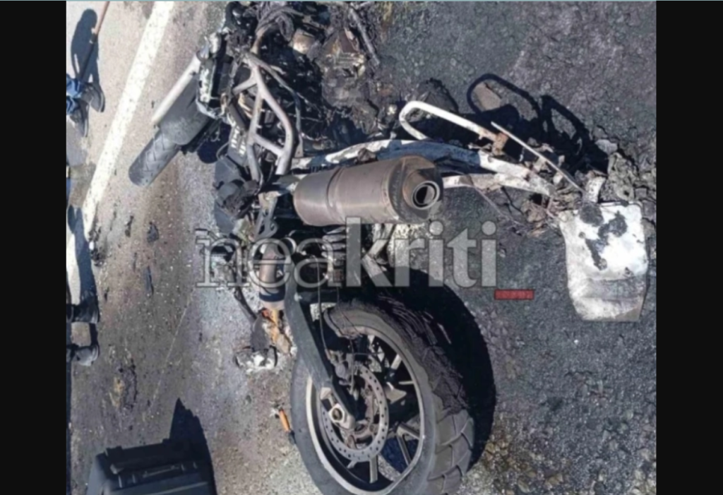 Σφοδρή σύγκρουση μηχανής με αυτοκίνητο στην Κρήτη: O μοτοσικλετιστής υπέστη εγκαύματα από τις φλόγες