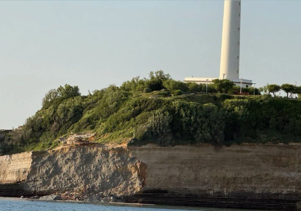 Σκληρό βίντεο: Η στιγμή που πλαγιά στην Γαλλία καταρρέει και σκοτώνει δύτρια – Σε σοκ ο σύντροφός της που ήταν μαζί