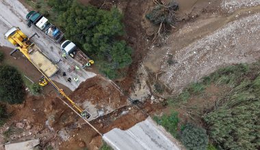 Τι θα γίνει με τον διαλυμένο δρόμο στην Ραφήνα; – Να πιάσει πρώτα κάποια φωτιά και να γίνει καμιά τραγωδία;