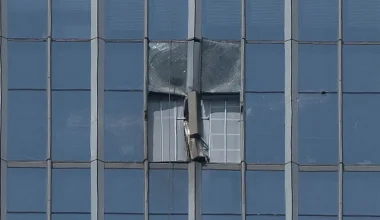 Πεκίνο: Μονοκινητήριο αεροσκάφος προσέκρουσε σε ουρανοξύστη – Ένας νεκρός και 13 τραυματίες (βίντεο)