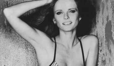 Cheryl Tiegs: Πού βρίσκεται σήμερα το πρώτο supermodel της Αμερικής που άφησε εποχή (φωτο)