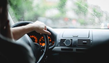 Η μικρή καθημερινή συνήθεια που μπορεί να παρατείνει τη «ζωή» του κινητήρα: Τι λένε μηχανικοί