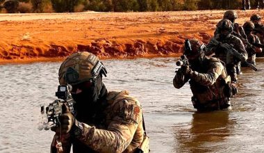 Ρώσος κομάντο εκθέτει την σχέση του Κιέβου με ισλαμιστές στο Μάλι: «Πού τα βρήκαν αυτοί τα “Baba Yaga”;» (βίντεο)