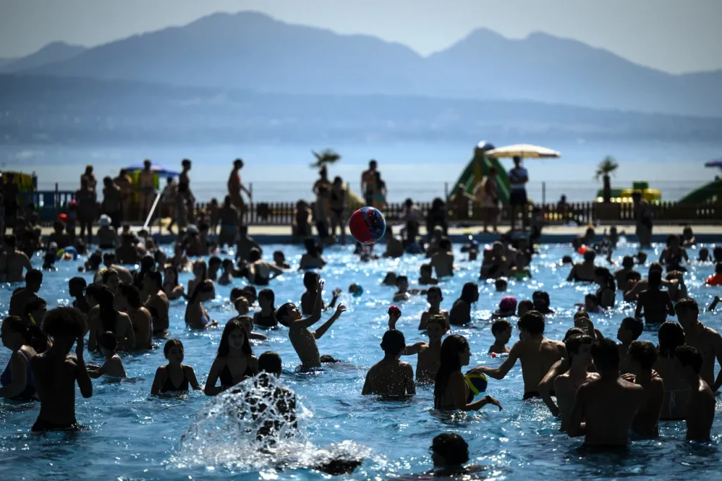 Το «κύμα» καύσωνα έπληξε και την Ελβετία: Ρεκόρ για τον Ιούνιο με 38,8°C – Έγινε ο θερμότερος μήνας του έτους