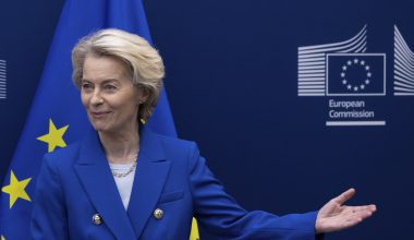 Οι Επίτροποι και η φ.Ντερ Λάιεν έκλεισαν τον κλιματισμό στους ορόφους μόνο των υπαλλήλων της Κομισιόν!