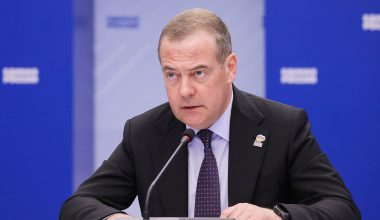 Μεντβέντεφ: «Η ενότητά μας είναι ισχυρότερη από την Δύση – Η Ουκρανία οδηγείται σε οριστική κατάρρευση»