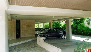 Πυλωτές πολυκατοικιών: Η μεγάλη «παγίδα» με τις θέσεις στάθμευσης – Πότε ανήκουν πραγματικά στον ιδιοκτήτη