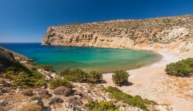 Κάσος: Το νησί που «μαγεύει» με την άγρια ομορφιά και την αυθεντική του ταυτότητα