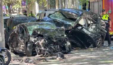 Τραγωδία στη Βαρκελώνη: Δύο νεκροί μετά από καταδίωξη – Οδηγός έπεσε σε αυτοκίνητο που περίμενε στο φανάρι (βίντεο)