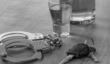 Χειροπέδες σε οδηγό μηχανής στη Χίο που οδηγούσε μεθυσμένος