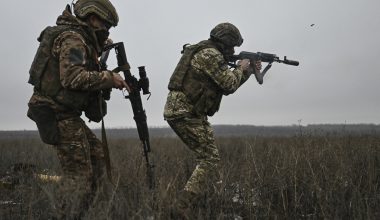 Βίντεο: «Σμήνος» ρωσικών Geran-2 ισοπέδωσε κέντρο νεοσύλλεκτων Ουκρανών στο Νικολάεφ – Δεν έμεινε τίποτα
