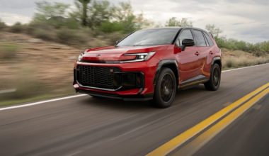 Toyota RAV4: Νέο «ψαλίδι» στην παραγωγή του δημοφιλέστερου SUV της εταιρείας