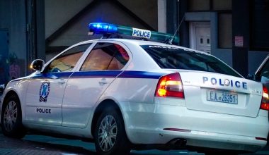 Άγριος καβγάς τριών ανδρών στη μέση του δρόμου στην Θεσσαλονίκη – Δύο στο Α.Τ. κι ένας στο νοσοκομείο