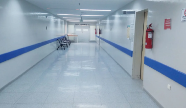 87χρονος επιτέθηκε σε γιατρούς μέσα στο νοσοκομείο Λήμνου – ΠΟΕΔΗΝ: «Κινδύνεψε να σκοτωθεί συνάδελφος»