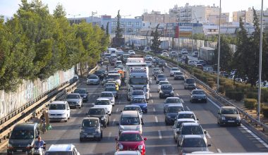Αττική Οδός: Kαραμπόλα τριών οχημάτων στο ύψος της εξόδου Μεταμόρφωσης – Πού υπάρχουν καθυστερήσεις