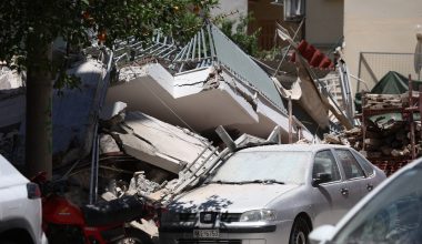 Πετράλωνα:  Πως εξιστορεί κόρη ενοίκου της πολυκατοικίας το χρονικό που οδήγησε στην κατάρρευση