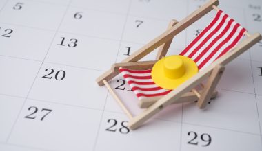 Επίδομα αδείας: Πότε πληρώνεται και ποιοι εργαζόμενοι θα πάρουν αυξημένο ποσό