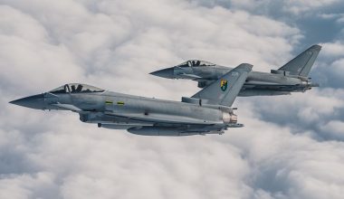 Τώρα που φεύγει… ο Κιρ Στάρμερ ανακοίνωσε κολοσσιαία δαπάνη 15 δισ. για τα εξοπλιστικά – Τι θα περιλαμβάνει