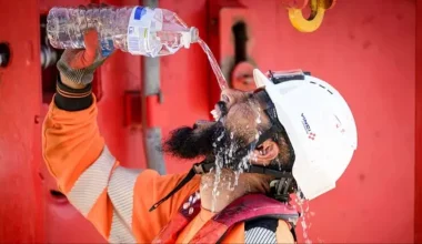 Καύσωνας: Προειδοποιήσεις για επικίνδυνο θερμικό σοκ από το κρύο νερό