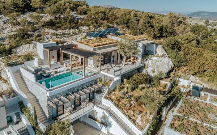 UBS: Πάνω από 82.000 οι εκατομμυριούχοι στην Ελλάδα – Στα ακίνητα παραμένει η «καρδιά» του πλούτου