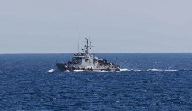 Το Λιμενικό εντόπισε και συνέλαβε 17χρονο Σουδανό – Ήταν διακινητής 34 παράνομων μεταναστών
