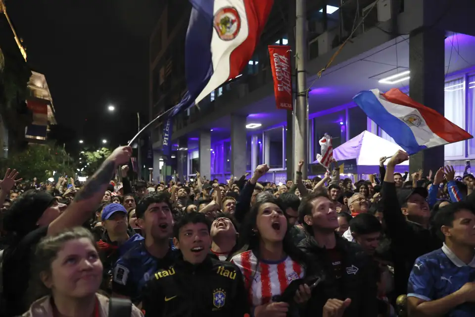 Απίστευτο σκηνικό στην Παραγουαή: Έκλεισε η τηλεόραση και μετά ξεκίνησαν οι πανηγυρισμοί (βίντεο)
