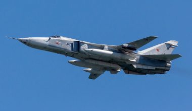 Ρωσικό Su-24 ισοπέδωσε κτίριο με άνδρες της ουκρανικής Εθνοφρουράς – Δείτε το αποτέλεσμα των επιθέσεων (βίντεο)