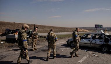 Βίντεο: Ουκρανοί στρατιώτες στη Λιμάν παραδίνονται χωρίς δεύτερη σκέψη για να μην εξοντωθούν