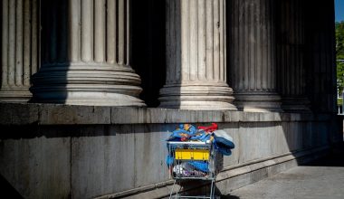 Έκθεση ΟΟΣΑ: Σε «τριτοκοσμική χώρα» μεταβάλλεται η Ελλάδα – Όλοι οι θεσμοί σε κρίση εκτός από τις Ένοπλες Δυνάμεις