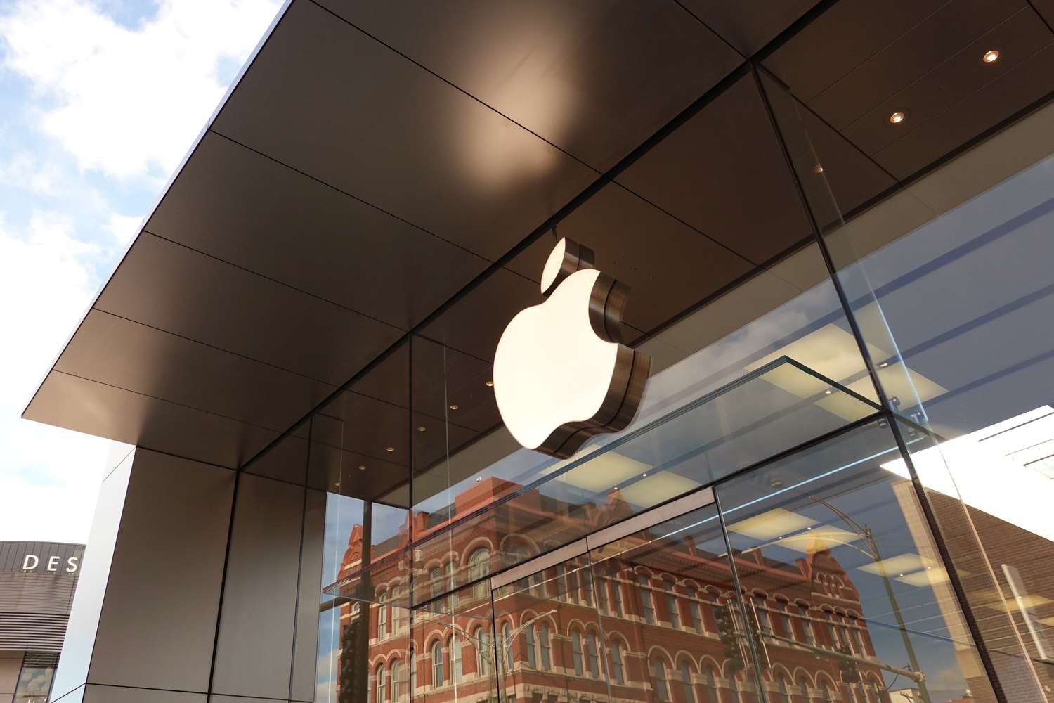 Ρωσία: Προειδοποιεί την Apple με πρόστιμο για «μεροληπτικές πρακτικές σε βάρος ρωσικών εφαρμογών»